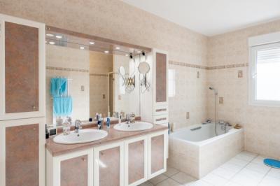 Detached Villa with Swimming Pool