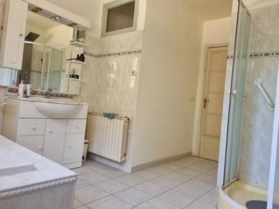 Property in Wooded Park of 2 Hectares with Outbuilding, Water Sources And Lake