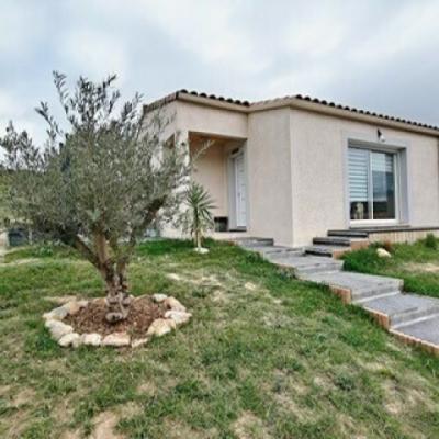 Recent Single Story Villa On Enclosed Garden
