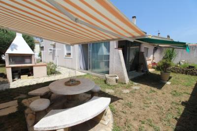 Detached Villa with Lovely Mature Garden