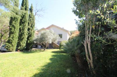 Large Detached Villa with Garden
