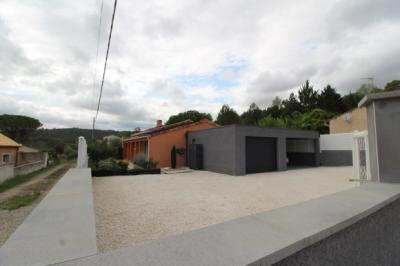 Contemporary Detached House with Swimming Pool