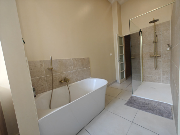 Town House With Pool And Garage