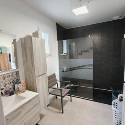 Recent Single Story Villa On Enclosed Garden