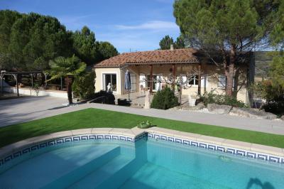 Villa With Swimming Pool in Dominant Position