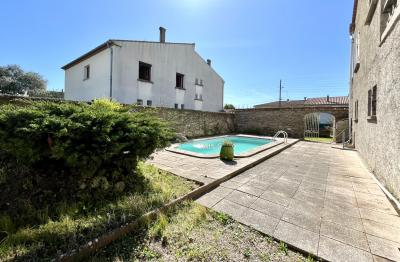 Lovely House with Pool in Garden plus Garage
