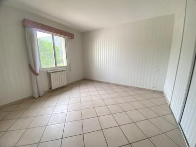 Single-Story Detached Villa with Garden