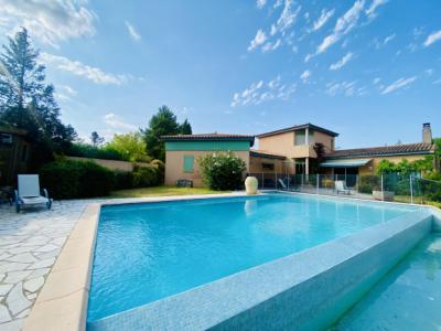 Magnificent Villa With Garages And Swimming Pool