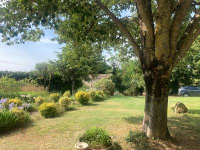 Property in Wooded Park of 2 Hectares with Outbuilding, Water Sources And Lake