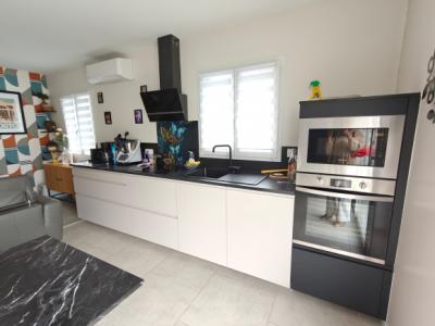 Recent Single Story Villa On Enclosed Garden