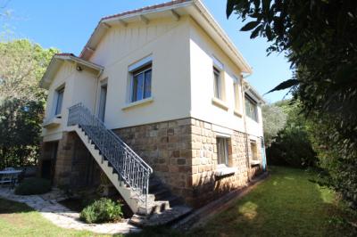 Large Detached Villa with Garden