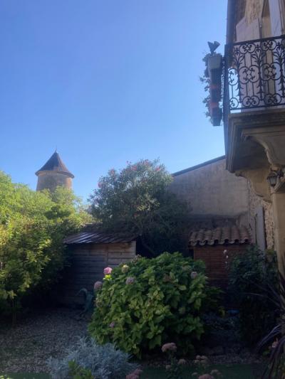 Mansion House With Garden And Terrace