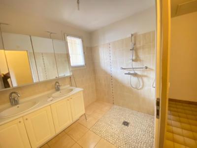 Detached Villa With Garden