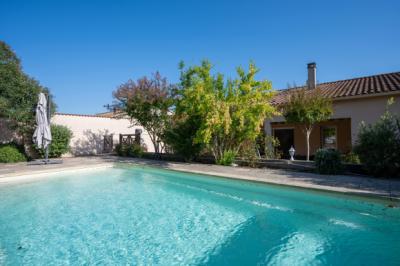 Detached Villa with Swimming Pool
