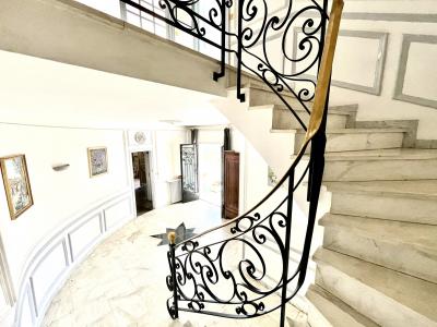 Lovely House with Pool in Garden plus Garage