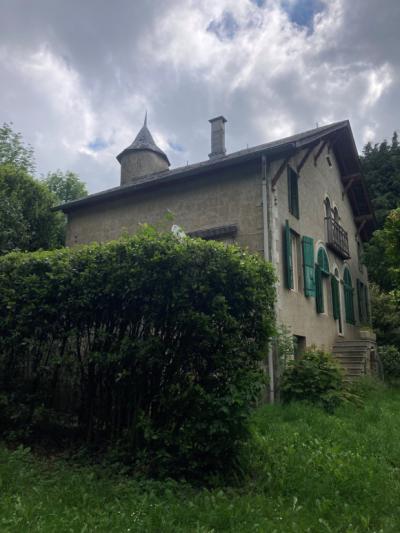 Large House With Garden in Good General Condition