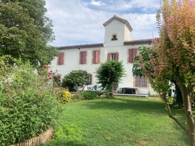 Property in Wooded Park of 2 Hectares with Outbuilding, Water Sources And Lake
