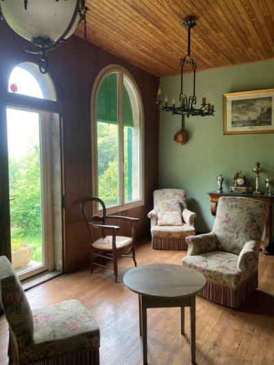 Large House With Garden in Good General Condition