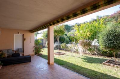 Detached Villa with Swimming Pool