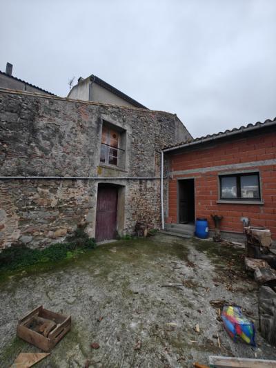 Village House With Numerous Outbuildings To Renovate