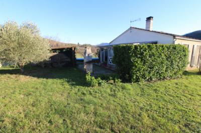 Detached Villa with Garage and Workshop