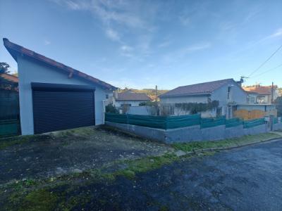 Detached Villa with Garden And Garage