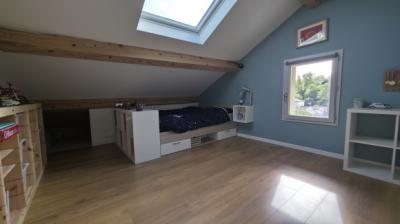 Magnificent House with Swimming Pool and Garage