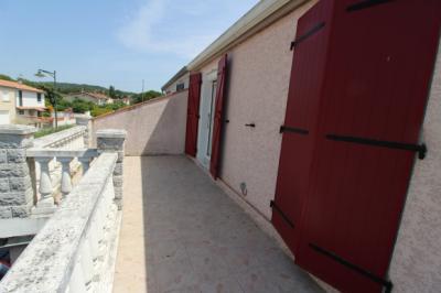 Detached Villa with Lovely Mature Garden