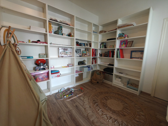 Town House With Pool And Garage