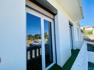 Apartment With Balcony by the River Aude