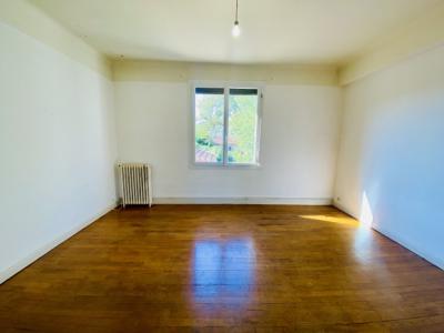 Apartment With Balcony by the River Aude