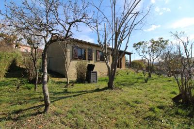 Single Storey Villa With Garden