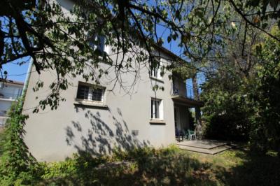 Detached Villa With Large Garage