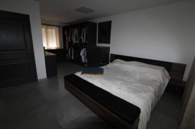 Contemporary Detached House with Swimming Pool