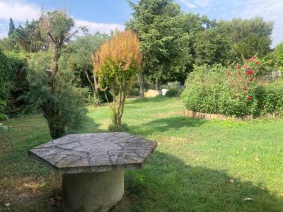 Property in Wooded Park of 2 Hectares with Outbuilding, Water Sources And Lake