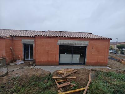 New Build Villa Near Town Centre With Garage