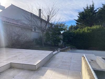 Contemporary Detached House with Swimming Pool