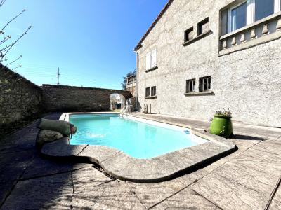 Lovely House with Pool in Garden plus Garage