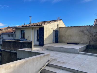 Contemporary Detached House with Swimming Pool
