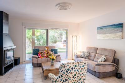 Detached Villa with Swimming Pool