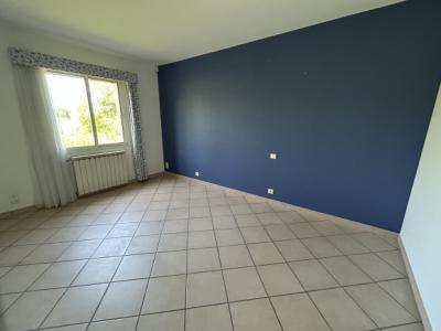 Single-Story Detached Villa with Garden