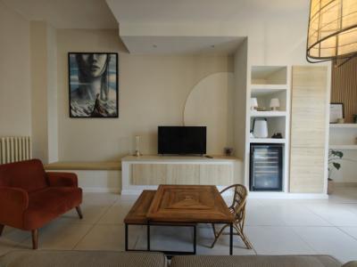 Town House With Pool And Garage