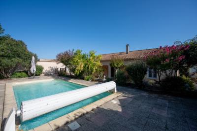 Detached Villa with Swimming Pool