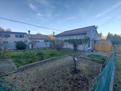 Detached Villa with Garden And Garage