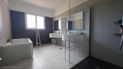 Detached Country Villa with Pool and Open Views