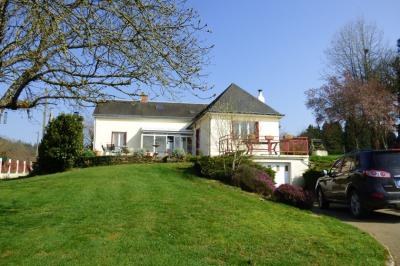 Detached Country House with Landscaped Garden