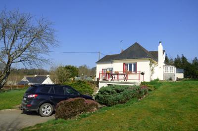 Detached Country House with Landscaped Garden