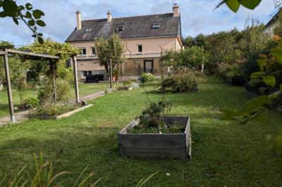 Detached House with Landscaped Garden