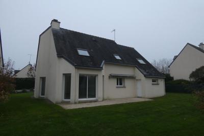 Contemporary Detached House with Garden