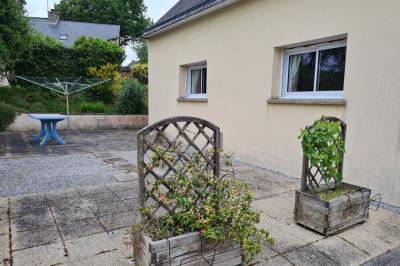 Modern Detached House with Garden